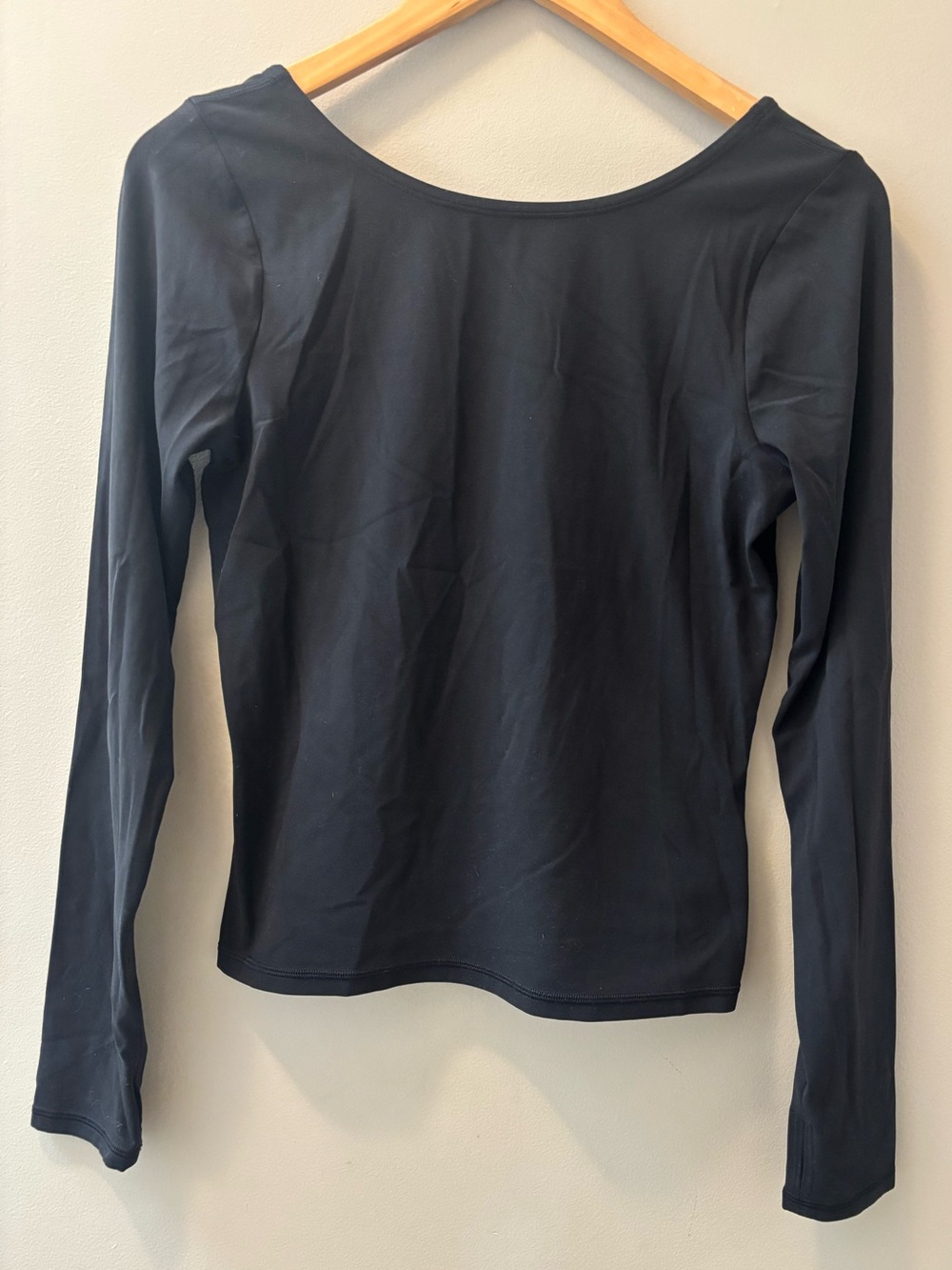Golden by Aritzia butter axel long sleeve - Picture 5 of 10